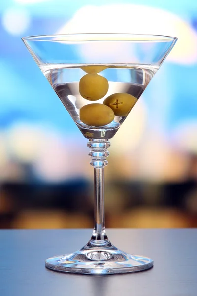 Martini with green olives on table in bar — Stock Photo, Image