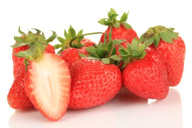 Taze çilek beyazda izole edilmiş.