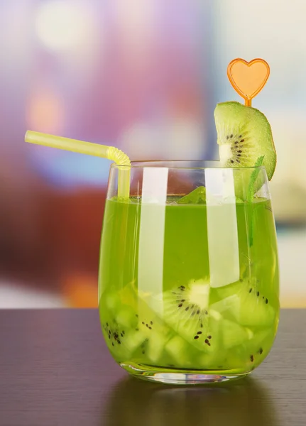 Tasty cocktail on bright background — Stock Photo, Image