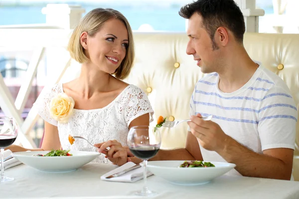 Beautiful couple having romantic dinner at restaurant — Stock Photo, Image