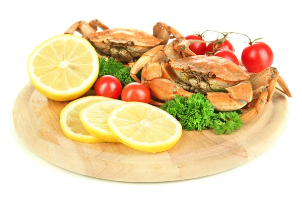 Boiled crabs with lemon slices and tomatoes, on wooden board, isolated on white — Stock Photo, Image