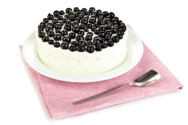 Tvarohový koláč s čerstvým ovocem na bílé plotně izolovaných na bílém — Stock fotografie