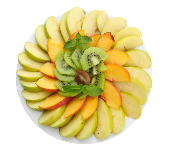 Sortiment krájeného ovoce na desce, izolované na bílém — Stock fotografie