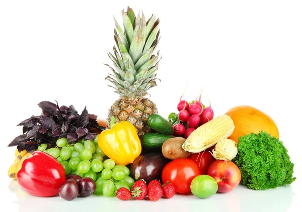 Différents fruits et légumes isolés sur blanc — Photo