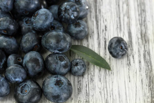 Blueberries on wooden background — Stock Photo, Image
