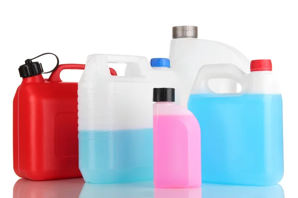 Diferentes líquidos para coche en recipientes aislados en blanco —  Fotos de Stock