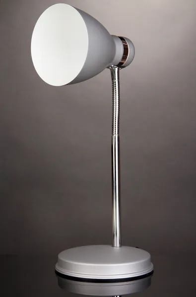 Lampe de table sur fond gris — Photo