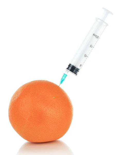 Injekce do čerstvé grapefruity izolovaných na bílém — Stock fotografie