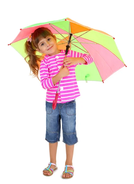 Klein meisje staat met paraplu geïsoleerd op wit — Stockfoto