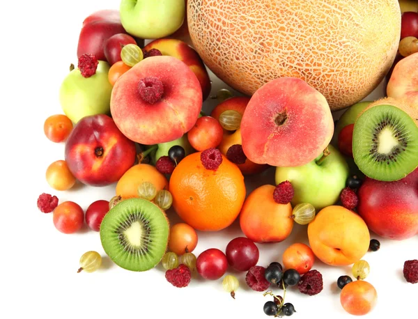 Surtido de frutas jugosas, aisladas en blanco —  Fotos de Stock