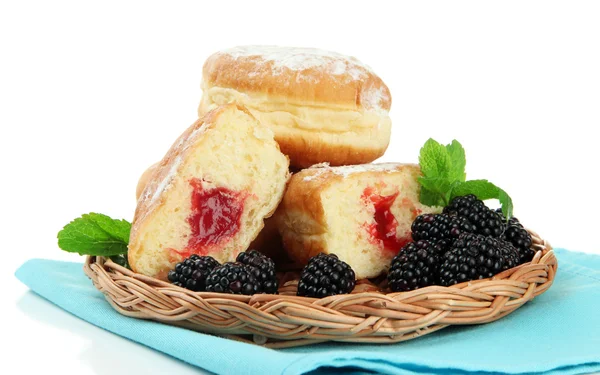 Leckere Donuts mit Beeren, isoliert auf weiß — Stockfoto