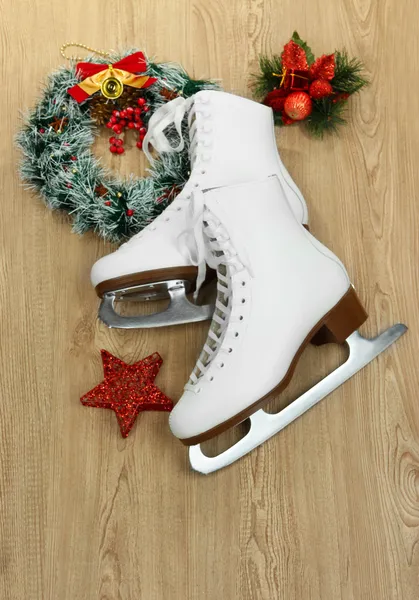 Figure skates on table close-up — Stock Photo, Image