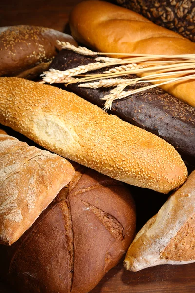 木の板に多くのパン — ストック写真
