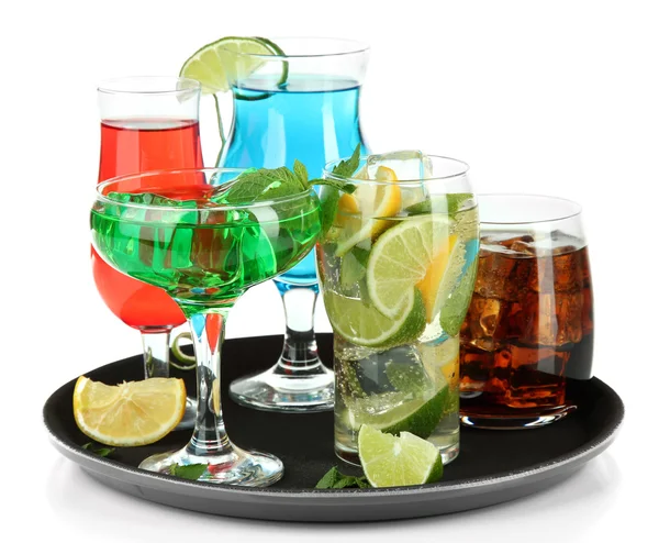 Vele glazen cocktails op lade, geïsoleerd op wit — Stockfoto