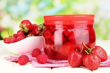 ev yapımı berry reçel parlak zemin üzerine ahşap tablo