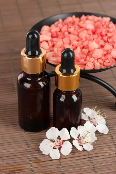 Složení lázně s aroma oleji na tabulka detail — Stock fotografie