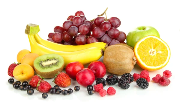 Frutas frescas e bagas isoladas em branco — Fotografia de Stock