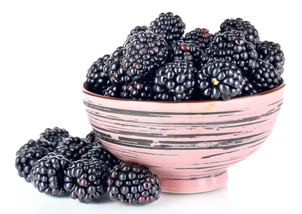 在碗甜黑莓隔离在白色 — 图库照片