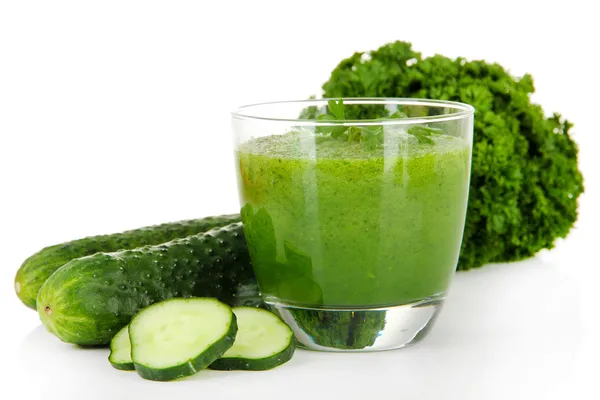 Grüner Gemüsesaft isoliert auf weiß — Stockfoto