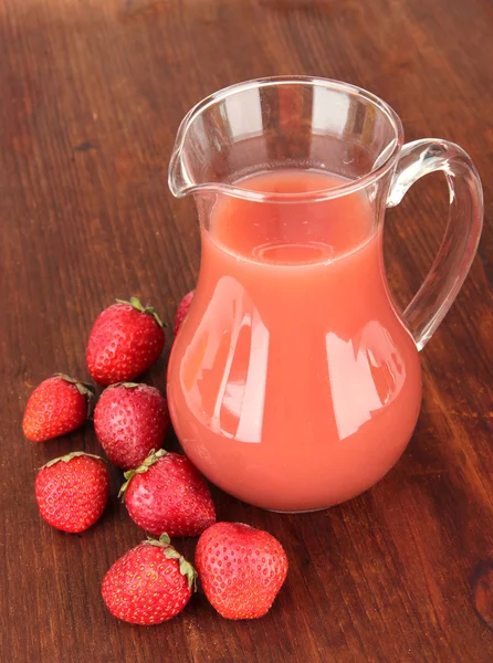 美味的草莓汁上表特写 — 图库照片