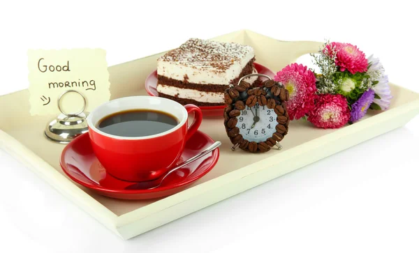 Kopp te med kakor på trä bricka isolerad på vit — Stockfoto