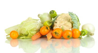 Taze sebzeler beyaz üzerine izole