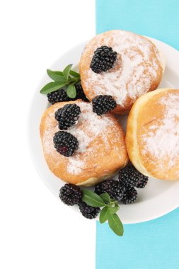 çilek, beyaz izole ile lezzetli börekler