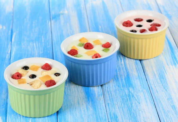 Delicious yogurt with fruit on table close-up — Stock Photo, Image