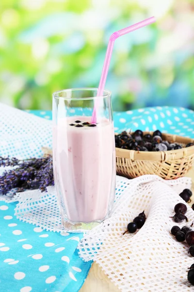 Delicious milk shake with blackberry on wooden table on natural background — Stock Photo, Image