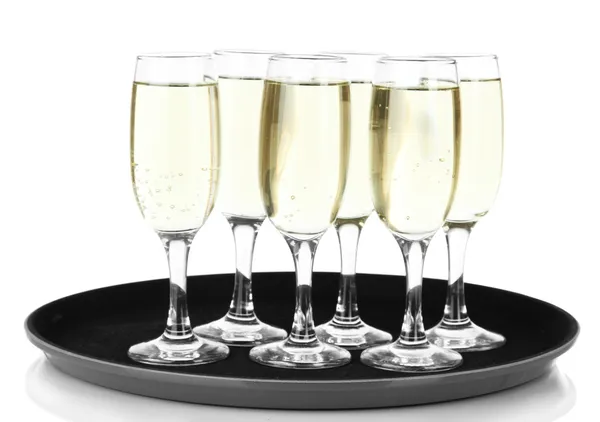 Muitos copos de champanhe na bandeja, isolados em branco — Fotografia de Stock