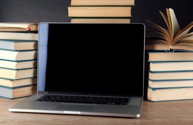 kitapların arka plan üstünde defter