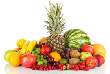 Beyaza izole edilmiş farklı meyveler