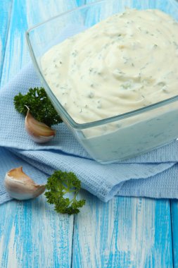 ekşi krema kase üzerinde tablo yakın çekim