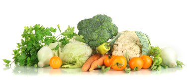 Taze sebzeler beyaz üzerine izole