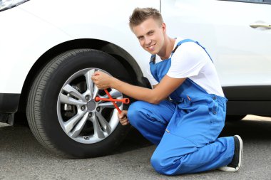 auto makinist tekerlek değiştirme