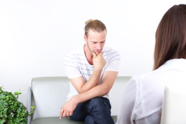 Resepsiyon psikolog için sorun olan adam