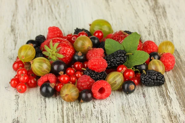 Ripe berries on table close-up — Stock Photo, Image