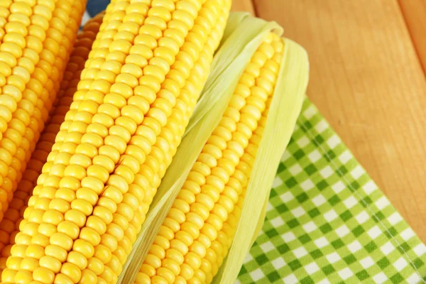 Crude corns on napkin on wooden table — Stock Photo, Image