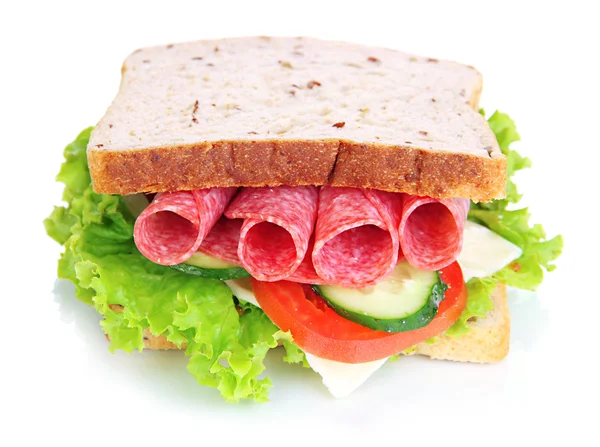 Leckeres Sandwich mit Salami und Gemüse, isoliert auf weißem — Stockfoto