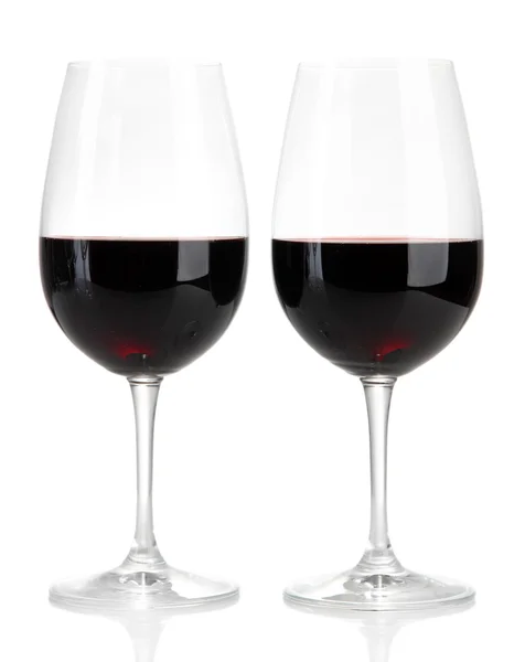 Wineglasses dengan anggur merah, terisolasi pada putih — Stok Foto