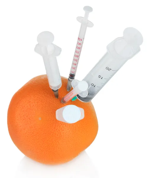 Injectie in verse grapefruit geïsoleerd op wit — Stockfoto