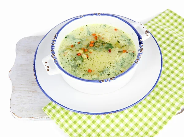 Sopa en plato sobre servilleta sobre tabla de madera aislada sobre blanco — Foto de Stock