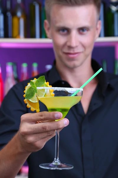 Portrait of handsome barman preparing cocktail, at bar — Stock Photo, Image