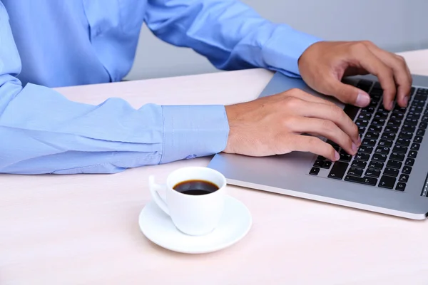 Businessman with notebook in office close-up — Stock Photo, Image