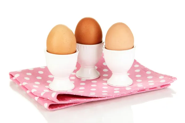 Hele gekookte eieren in eieren kopjes geïsoleerd op wit — Stockfoto