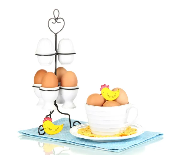 Ovos em diferentes louças isoladas em branco — Fotografia de Stock