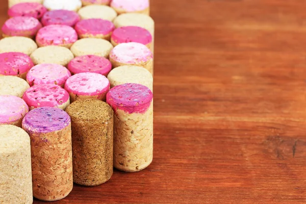 Wine corks on wooden table close-up — Stock Photo, Image