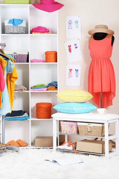 Garderobe für Frauen — Stockfoto