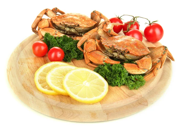 Boiled crabs with lemon slices and tomatoes, on wooden board, isolated on white — Stock Photo, Image