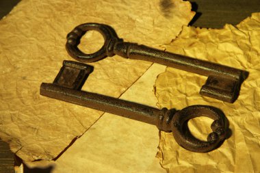 koyu arka plan üzerinde antik tuşları